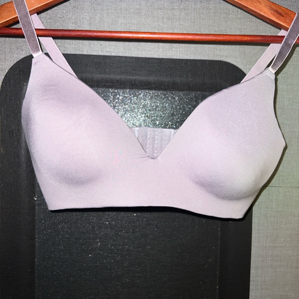 (2) Essentials no underwire bra 36D - Picture 2 of 2